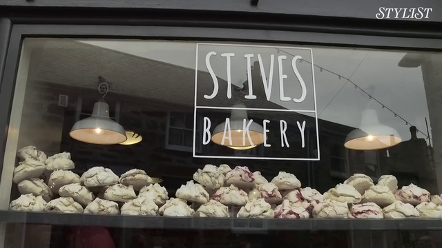 Video Reference: Bakery, Sweetness, Food, Cuisine, Pâtisserie, Meringue, Dessert, Confectionery, Snack, Dish