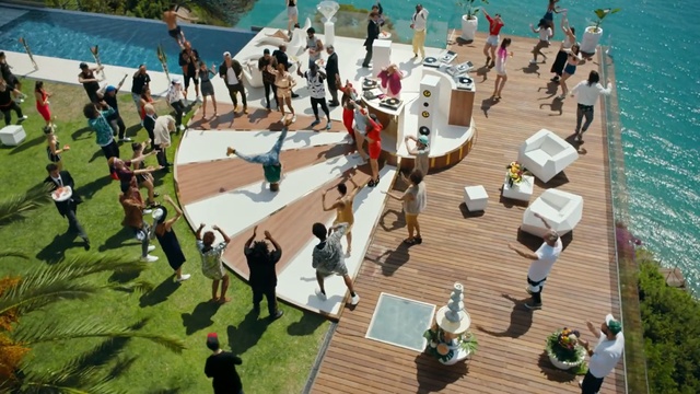 Video Reference: sport venue, recreation, sports, games, leisure, tourism, competition event, Person