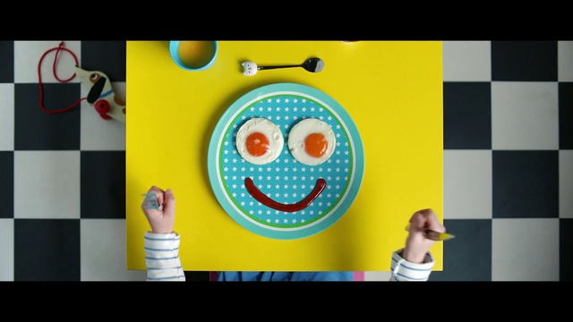 Video Reference: Facial expression, Smiley, Yellow, Emoticon, Turquoise, Smile, Icon, Art, Circle, Illustration