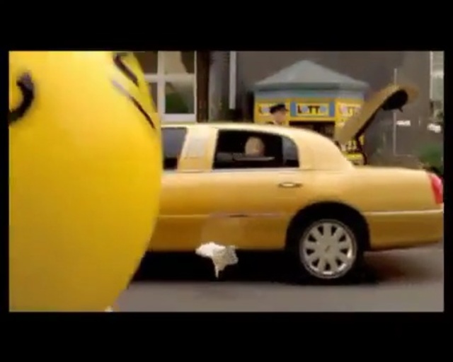 Video Reference: Land vehicle, Vehicle, Car, Luxury vehicle, Yellow, Full-size car, Vehicle door, Limousine, Sedan