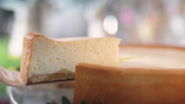 Video Reference: Food, Dish, Ingredient, Cuisine, Processed cheese, Sliced bread, Cheddar cheese, Limburger cheese, Dairy, Baked goods, Person