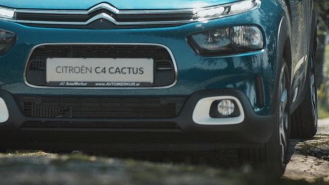 Video Reference: Land vehicle, Vehicle, Car, Bumper, Sport utility vehicle, Automotive exterior, City car, Grille, Citroën