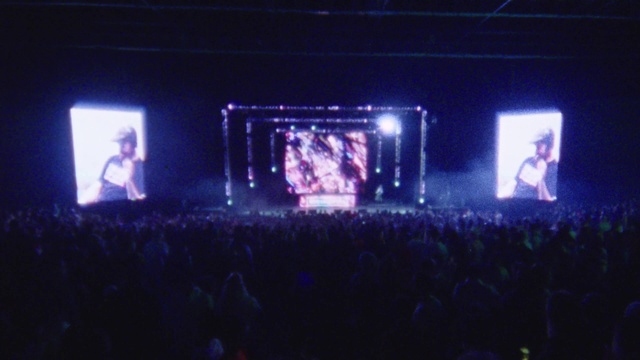 Video Reference: Performance, Entertainment, Stage, Concert, Performing arts, Rock concert, Event, Public event, Light, Lighting