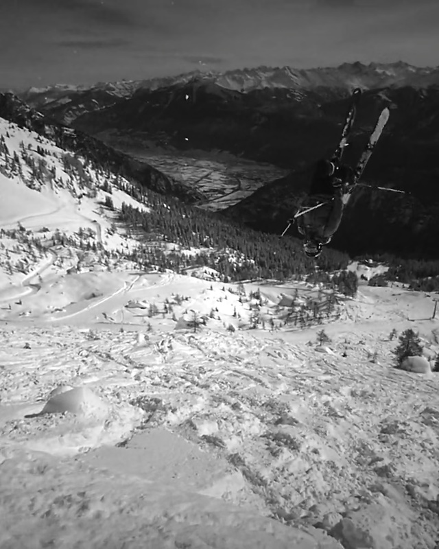 Video Reference: White, Black, Black-and-white, Mountainous landforms, Geological phenomenon, Monochrome photography, Mountain, Sky, Water, Monochrome, Person