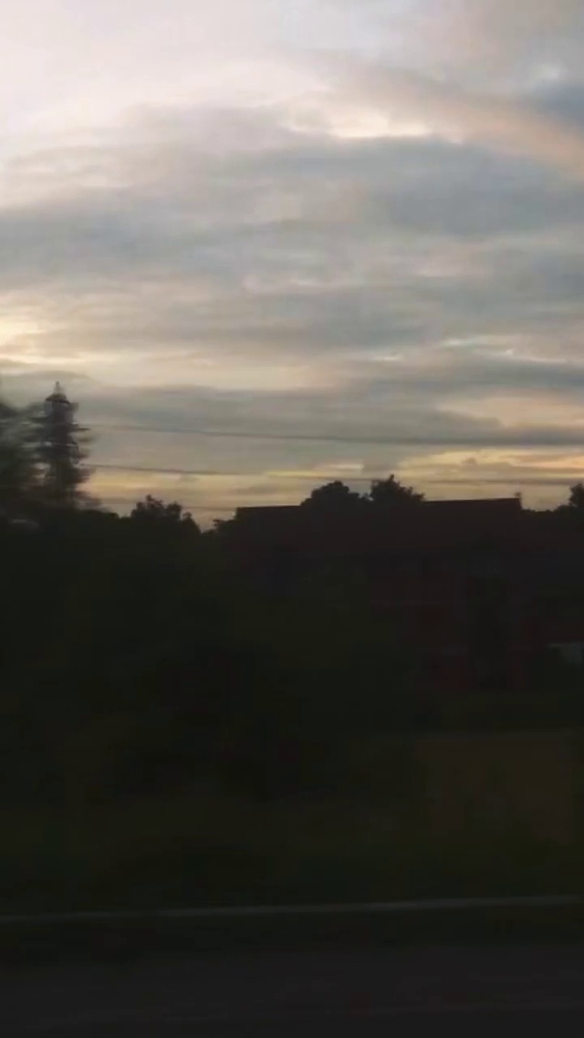 Video Reference: Sky, Nature, Horizon, Cloud, Atmospheric phenomenon, Evening, Morning, Dusk, Afterglow, Atmosphere