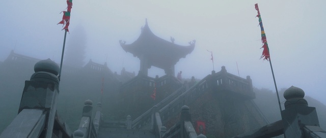 Video Reference: Atmospheric phenomenon, Haze, Sky, Mist, Flag, Screenshot, Geological phenomenon, Fog, Spire, Fictional character