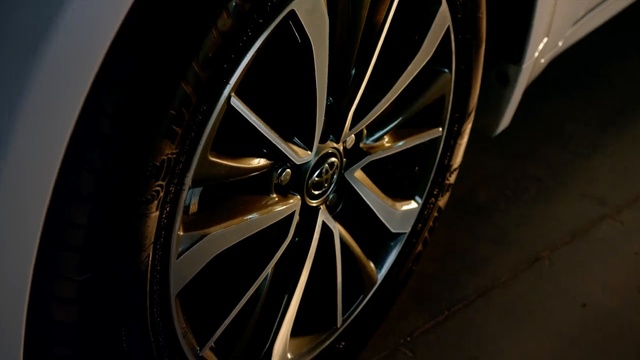 Video Reference: Alloy wheel, Rim, Tire, Wheel, Spoke, Automotive tire, Auto part, Automotive wheel system, Automotive design, Vehicle