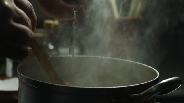 Video Reference: Boiling, Cookware and bakeware, Wok, Food, Cooking, Dish, Recipe, Cuisine, Smoke, Frying