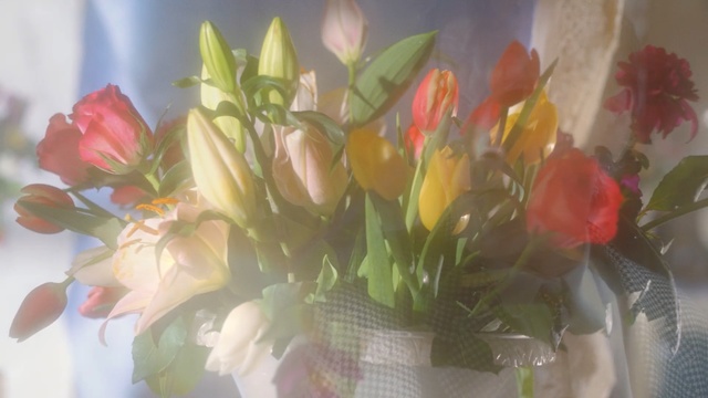 Video Reference: flower, flowering plant, flower arranging, floristry, plant, yellow, flower bouquet, cut flowers, floral design, tulip