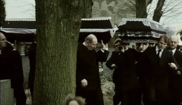 Video Reference: event, vehicle, crowd, funeral, Person