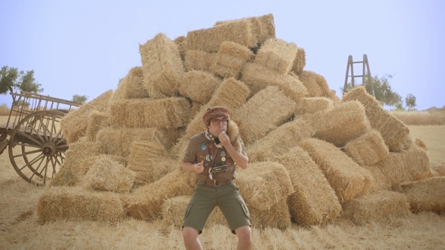 Video Reference: hay, straw, grass family, harvest, sand, commodity, field, agriculture, food grain, Person