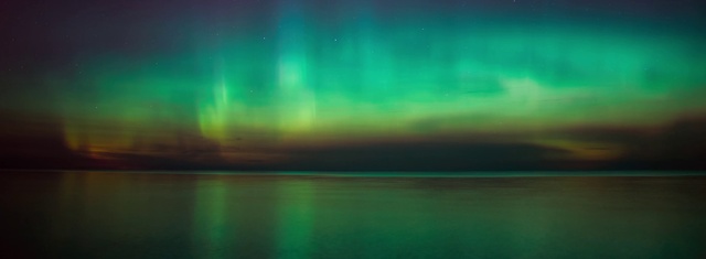 Video Reference: Sky, Aurora, Nature, Green, Horizon, Atmosphere, Natural landscape, Reflection, Calm, Water