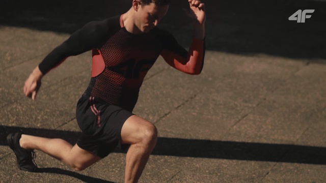 Video Reference: Arm, Leg, Muscle, Joint, Sports training, Human body, Lunge, Knee, Thigh, Sportswear
