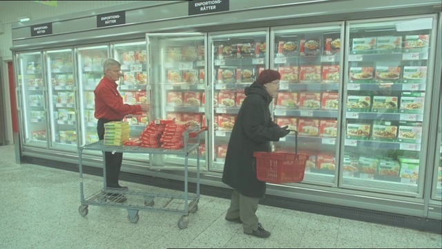 Video Reference: Retail, Supermarket, Grocery store, Building, Convenience store, Grocer, Display case
