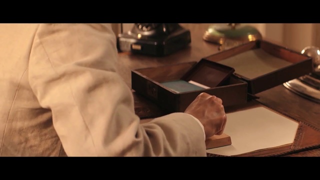 Video Reference: Hand, Table, Photography, Indoor, Person, Man, Photo, Sitting, Room, Large, Mirror, Standing, Wearing, Woman, Desk, Food, White, People, Sink, Kitchen, Bed, Phone, Computer, Screenshot, Laptop