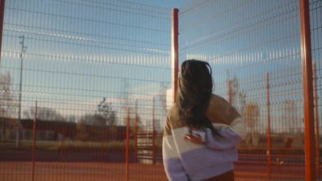 Video Reference: Sky, Net, Line, Sport venue, Window, Person