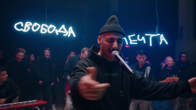 Video Reference: Performance, Entertainment, Singing, Music artist, Music, Event, Performing arts, Singer, Concert, Public event