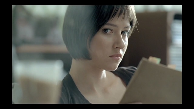 Video Reference: Hair, Face, Hairstyle, Skin, Beauty, Chin, Eyebrow, Head, Lady, Bob cut