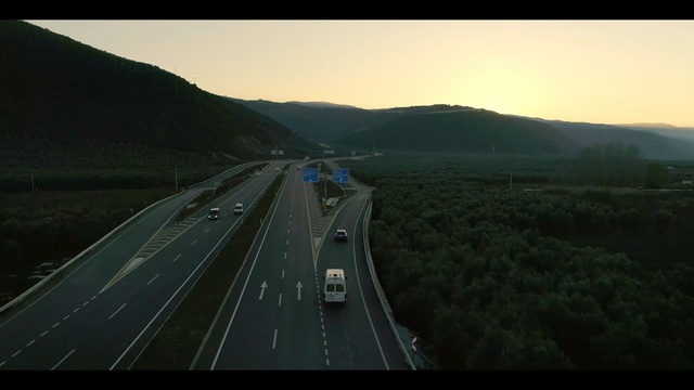 Video Reference: Road, Highway, Freeway, Lane, Sky, Mode of transport, Infrastructure, Horizon, Transport, Thoroughfare, Person