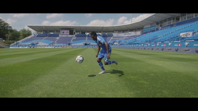 Video Reference: sport venue, player, soccer specific stadium, football player, games, atmosphere, stadium, grass, arena, football