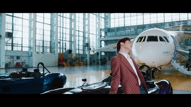 Video Reference: Air travel, Aerospace engineering, Airline, Airplane, Airliner, Vehicle, Aircraft, Airbus, World, Person, Indoor, Window, Woman, Man, Luggage, Table, Sitting, Small, Holding, Suitcase, Red, Front, Bag, White, Plane, Walking, Wearing, Standing, Large, Room, People, Clothing, Text