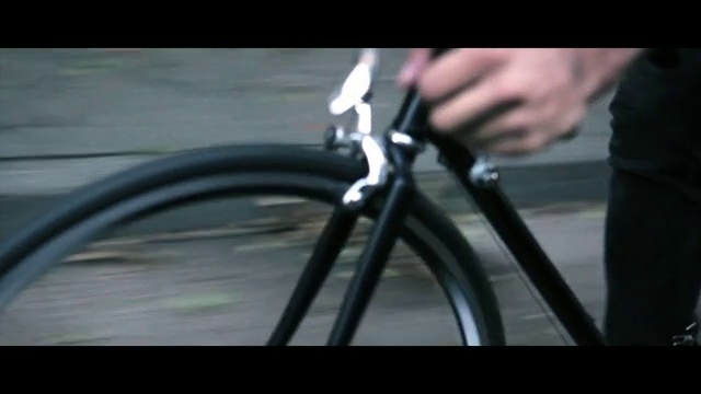 Video Reference: Bicycle, Bicycle tire, Bicycle part, Bicycle wheel, Bicycle frame, Vehicle, Tire, Bicycle handlebar, Spoke, Road bicycle