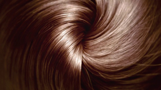 Video Reference: Hair, Hair coloring, Blond, Hairstyle, Brown, Brown hair, Caramel color, Liver, Close-up, Hair care