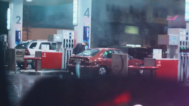 Video Reference: Land vehicle, Vehicle, Motor vehicle, Car, Mode of transport, Transport, Traffic, Automotive exterior, Automotive window part, Mid-size car