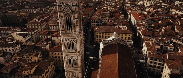 Video Reference: Landmark, Urban area, Architecture, Building, City, Metropolis, Human settlement, Town, Medieval architecture, Roof