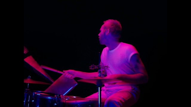 Video Reference: Performance, Music, Musician, Entertainment, Musical instrument accessory, Musical instrument, Performing arts, Concert, Purple, Artist