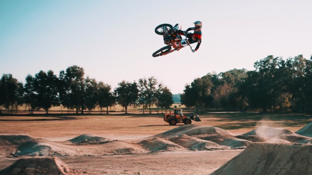 Video Reference: cycle sport, extreme sport, freestyle motocross, stunt performer, soil, freeride, motocross, bicycle motocross, dirt jumping, racing