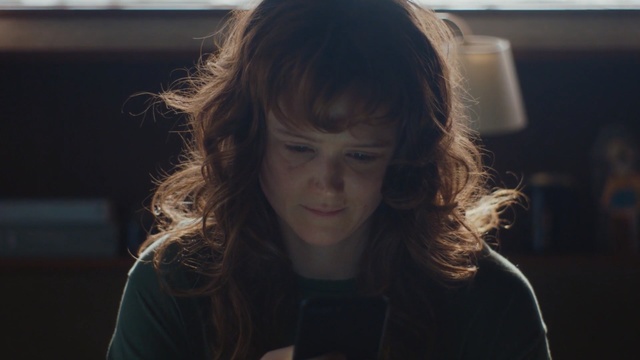 Video Reference: Hair, Face, Hairstyle, Head, Beauty, Chin, Blond, Long hair, Eye, Smile, Person, Indoor, Woman, Laptop, Looking, Holding, Window, Computer, Front, Sitting, Table, Using, Desk, Food, Phone, Standing, Screen, Young, Pizza, Shirt, Glasses, Man, White, Video, Room, Kitchen, Human face, Girl, Clothing, Portrait