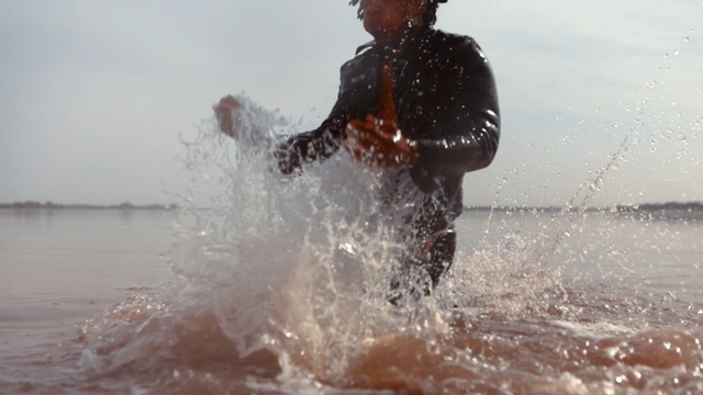 Video Reference: water, fun, sea, wave, vacation, wind wave, ocean, recreation, sky