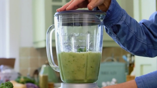 Video Reference: Aojiru, Blender, Smoothie, Food, Health shake, Drink, Vegetable juice, Juice, Small appliance, Ingredient, Person