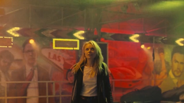 Video Reference: Fun, Yellow, Green, Orange, Red, Light, Snapshot, Lady, Music, Performance, Person