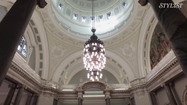 Video Reference: Ceiling, Architecture, Dome, Lighting, Chandelier, Building, Symmetry, Light fixture, Classical architecture, Daylighting