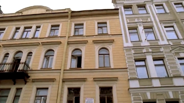 Video Reference: Building, Classical architecture, Property, Architecture, Facade, Landmark, Apartment, Real estate, Condominium, Window