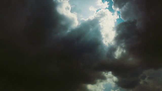 Video Reference: Sky, Cloud, Daytime, Blue, Atmosphere, Cumulus, Light, Atmospheric phenomenon, Meteorological phenomenon, Sunlight