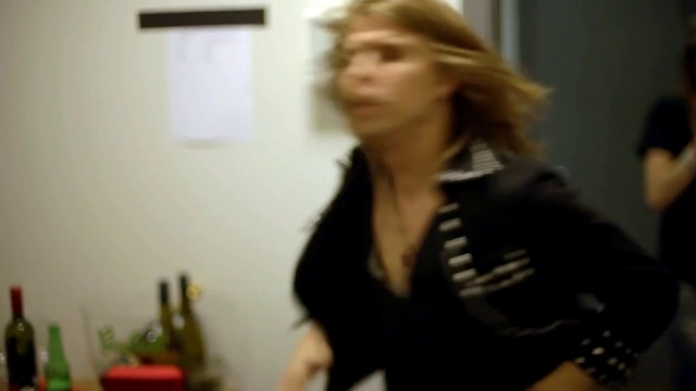 Video Reference: Hair, Blond, Shoulder, Lady, Long hair, Beauty, Hairstyle, Dress, Arm, Brown hair