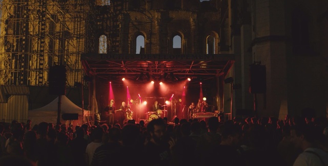 Video Reference: Stage, Performance, Light, Event, Crowd, Lighting, Performance art, Concert, Performing arts, Night