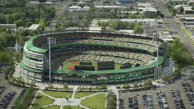 Video Reference: Sport venue, Stadium, Arena, Amphitheatre, Birds-eye view, Urban design, Landscape, Architecture, Soccer-specific stadium, Metropolitan area