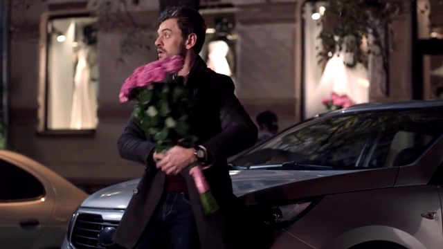 Video Reference: Land vehicle, Vehicle, Car, Automotive design, Mid-size car, City car, Compact car, Family car, Compact mpv, Vehicle door