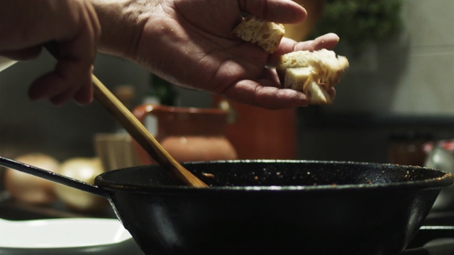 Video Reference: Food, Dish, Cuisine, Cookware and bakeware, Hand, Cooking, Recipe, Wok, Ingredient, Side dish