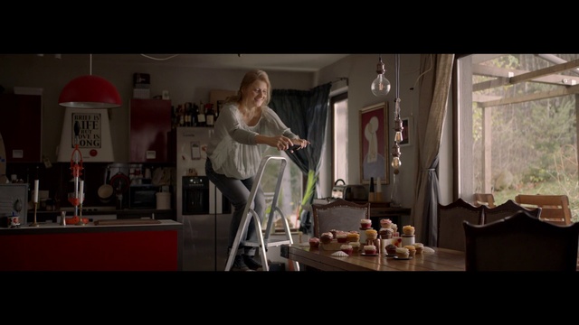Video Reference: Lighting, Snapshot, Arm, Human, Shoulder, Human body, Room, Fun, Leg, Photography