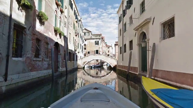 Video Reference: Canal, Waterway, Water transportation, Boat, Gondola, Vehicle, Channel, Mode of transport, Watercraft, Town