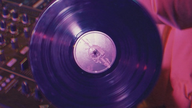 Video Reference: Purple, Violet, Disco, Gramophone record, Technology, Magenta, Circle, Music