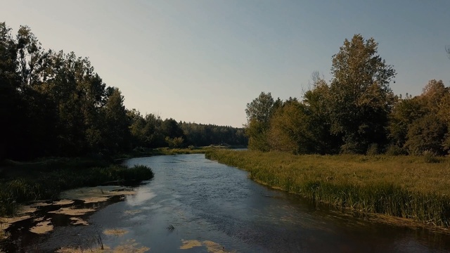 Video Reference: Natural landscape, Body of water, Nature, River, Bank, Water resources, Water, Waterway, Watercourse, Natural environment