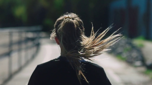 Video Reference: Hair, Hairstyle, Blond, Beauty, Long hair, Human, Shoulder, Photography, Backlighting, Neck, Person