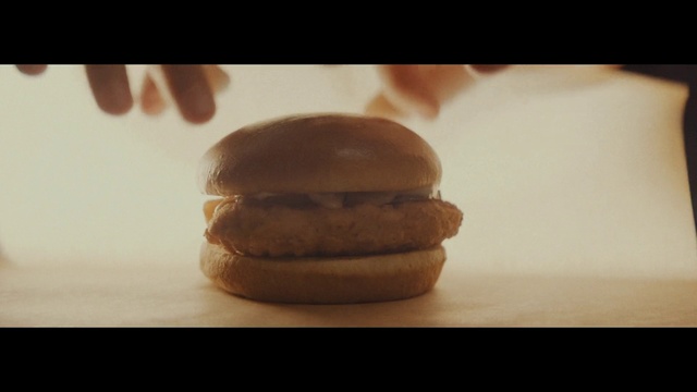 Video Reference: Food, Macaroon, Cuisine, Sweetness, Dish, Dessert, Chocolate, Baked goods, Sandwich Cookies, Finger food