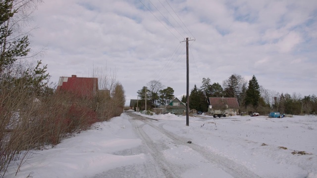 Video Reference: Snow, Road, Winter, Freezing, Land lot, Residential area, Infrastructure, Tree, Sky, Thoroughfare